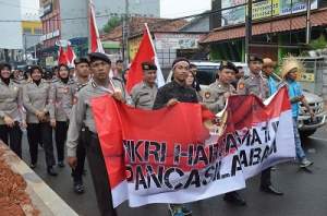 Puluhuhan Ribu Warga Banten Meriahkan Kirab Merah Putih