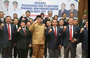 Gubernur Banten Wahidin Halim foto bersama pelantikan usai pelantikan pengurus KONI Banten.