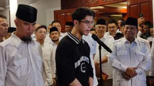 Ketua Umum Partai Gerindra mengenalkan kader baru di kediaman Prabowo di Jakarta, kemarin.