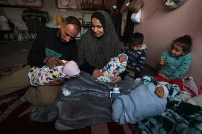 Kisah Mengharukan Pengungsi Gaza yang Melahirkan Kembar Empat di Tengah Konflik