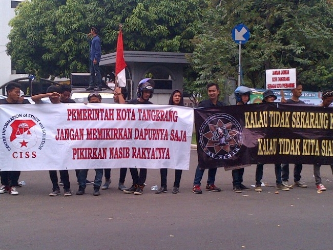 Saat aksi depan Pemkot Tangerang