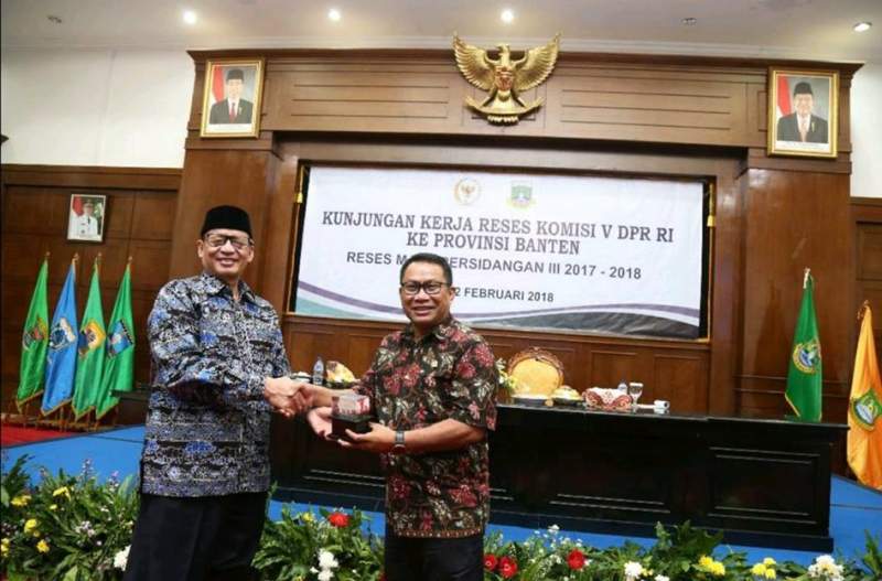 Gubernur Banten Wahidin Halim dan Ketua Komisi V DPR RI Fary Djemy Francis
