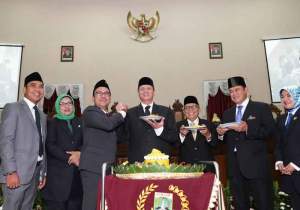  Rapat Paripurna Istimewa HUT Banten ke 17 di Gedung DPRD Banten.