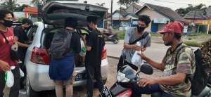 Bantu Warga Terdampak Covid 19, MBB Banten Bagikan Ratusan Takjil Gratis