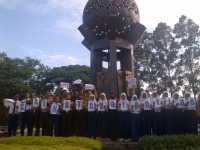 IPM Kota Tangerang saat aksi keprihatinan Tolak Valentine Day di Tugu Adipura