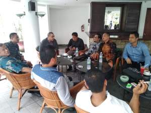 Bupati Zaki saat  berdiskusi dengan BPPKB Tangerang, Senin (17/12). Iday