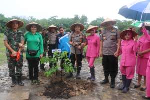 Polresta Tangerang Gelar Kegiatan Penanaman Pohon Skala Nasional
