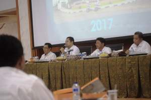 Wakil Kota Tangerang Arief Wismansyah memberikan pemaparan saat rapat
