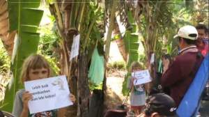 Bocah Perempuan Bule di Bali Jadi ‘Aktivis’ Membela Hak Ikan Lele