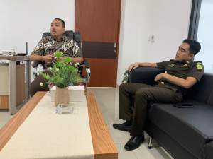 Kepala Seksi Intelijen, Muhamad Taufik Akbar, di dampingi Kepala Seksi Pidana Khusus, Agung Purwoto.