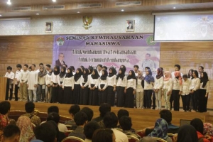 Mahasiswa UNIS mendeklarasikan berdirinya Koperasi mahasiswa di Aula UNIS Tangerang