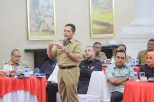 Wakil Walikota Tangerang memberi pemaparan soal PLTSa.