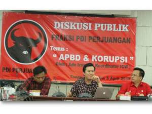 Koordinator ICW Ade Irawan menjadi narasumber diskusi publik yang digelar PDI P Kota Tangerang.