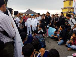 Tuntut Janji Walikota Serang, Mahasiswa Geruduk DPRD Kota Serang