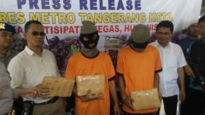  Dua pengedar ganja Juned (36) dan Aman (21) diamankan Polrestro Tangerang