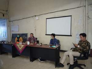 Anggota DPRD Kota Serang Fraksi PKS, Nur Agis Aulia saat berdiskusi dengan Dinsos Kota Serang