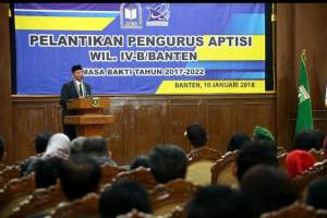 Gubernur Banten Wahidin Halim (WH) saat pelantikan Pengurus Asosiasi Perguruan Tinggi Swasta Indonesia (APTISI) Wilayah VI Provinsi Banten periode 2017-2021