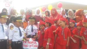 Karnaval HUT RI, Siswa TK Nurul Irsad Iftiah Tampilkan Baju Pilot