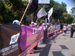  aksi HTI yang dilakukan di JL.Perintis Kemerdekaan Cikokol Tangerang.