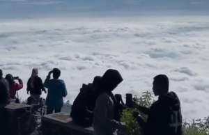 Wisata ke Negeri di Atas Awan Puncak Gunung Telomoyo Bisa Pakai Motor