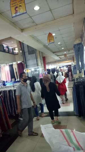 Salahsatu Mall yang masih buka di Kota Tangerang Saat PSBB tahap 2.
