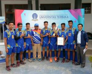 SMK Yasmi Cilograng juara turnamen bola voli UPBJJ  Universitas Terbuka Serang