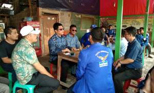 Anggota DPR RI dari Partai Demokrat Zulfikar saat bertemu dengan konsituennya dapil 3 Banten, di Pasar Kemis, Kab Tangerang, Minggu (13/10/2019).