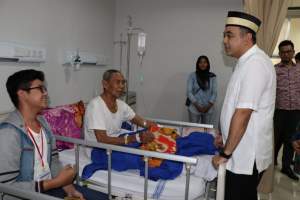 Zaki Santuni Pasien RSU Tangerang