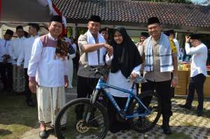Rayakan Hari Santri, Polresta Tangerang Bagikan Door Prize