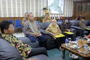 Wakil Wali  Kota Tangerang Sachrudin menemui pegawai purna bakti