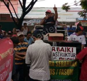 Tuntut Fasos Fasum Warga Perumahan Mustika Tigaraksa Gelar Aksi Demo