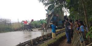 Betonisasi Jalan di Desa Bojot, Tanpa Papan Nama Proyek