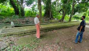 Penampakan makam sepanjang 8 meter di Pancur, Serang, Banten. (Faiz)