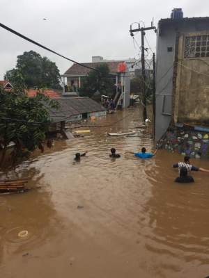 Cisadane Meluap, Ratusan Rumah Di Kelapa Dua Terendam Banjir