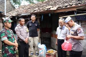 Tim Jumat Barokah Polda Banten, Kunjungi Rumah Abah Soleh