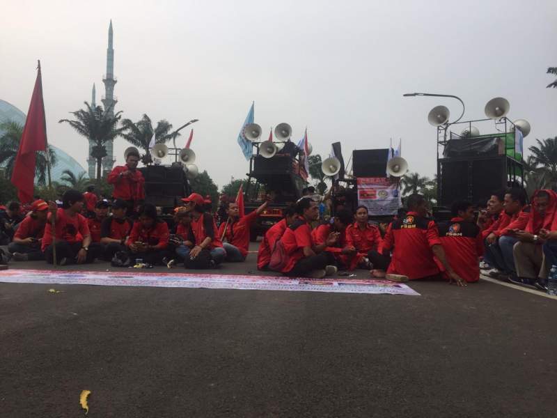 Buruh Kepung Pemkot Tangerang