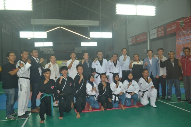 200 Taekwondoin Adu Kuat di Walikota Cup 2015