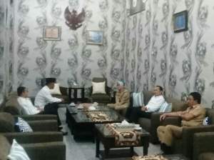 Suasana pertemuan Cecep Sumarno dan Didin Saprudin dengan Bupati Lebak Iti Octavia Jaya Baya dan Wakil Bupati Ade Sumardi.