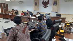 Komisi ll DPRD Kota Tangsel saat hearing bahas nasib karyawan RS Medika BSD.