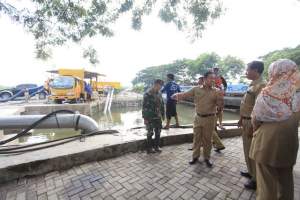 Wali Kota Tangerang Arief R Wismanyah tinjau banjir di Total Persada