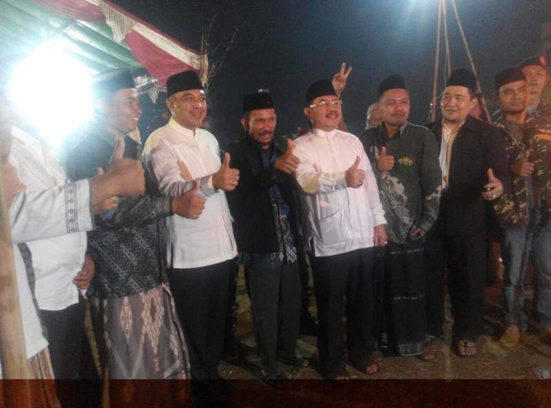 Bupati Tangerang Zaki Iskandar hadir di pawai obor bareng warga Balaraja.