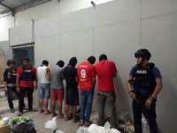 Enam pekerja yang diamankan di pabrik obat keras ilegal yang digrebek Polres Tangsel.