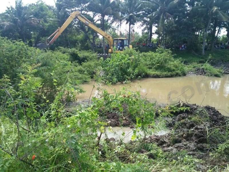Pemkab Tangerang Mengeruk Sungai Cirumpak