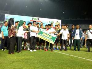 Pondok Pesantren Arroisyiah Tangsel juara III Liga Santri Nusantara 2017.