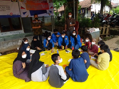 Asah Kreativitas Anak anak Diajarkan Lukis Pakai Pouch 3