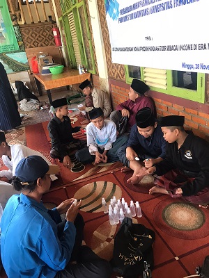 Asyiknya Belajar Membuat Produk Hand Sanitizer bersama Anak anak Yayasan Al Kamilah Depok 2