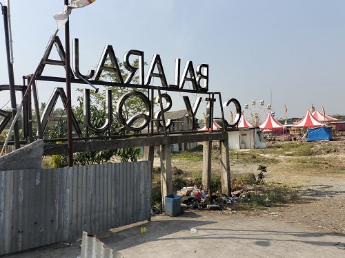 Disewakan Untuk Komedi Putar Proyek Pembangunan Pasar Sentiong Mangkrak 2