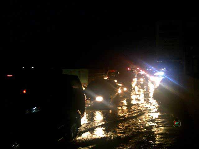 Drainase Bandara Buruk Jalan Raya Pondok Cabe Tergenang Air Semata Kaki1