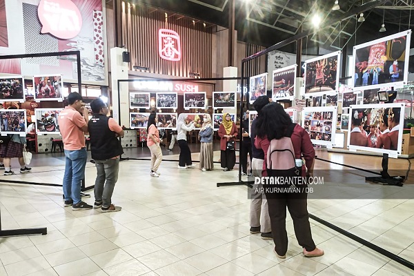 FOTO Antusias Warga Melihat Pameran Foto BSF CGM 2023 3