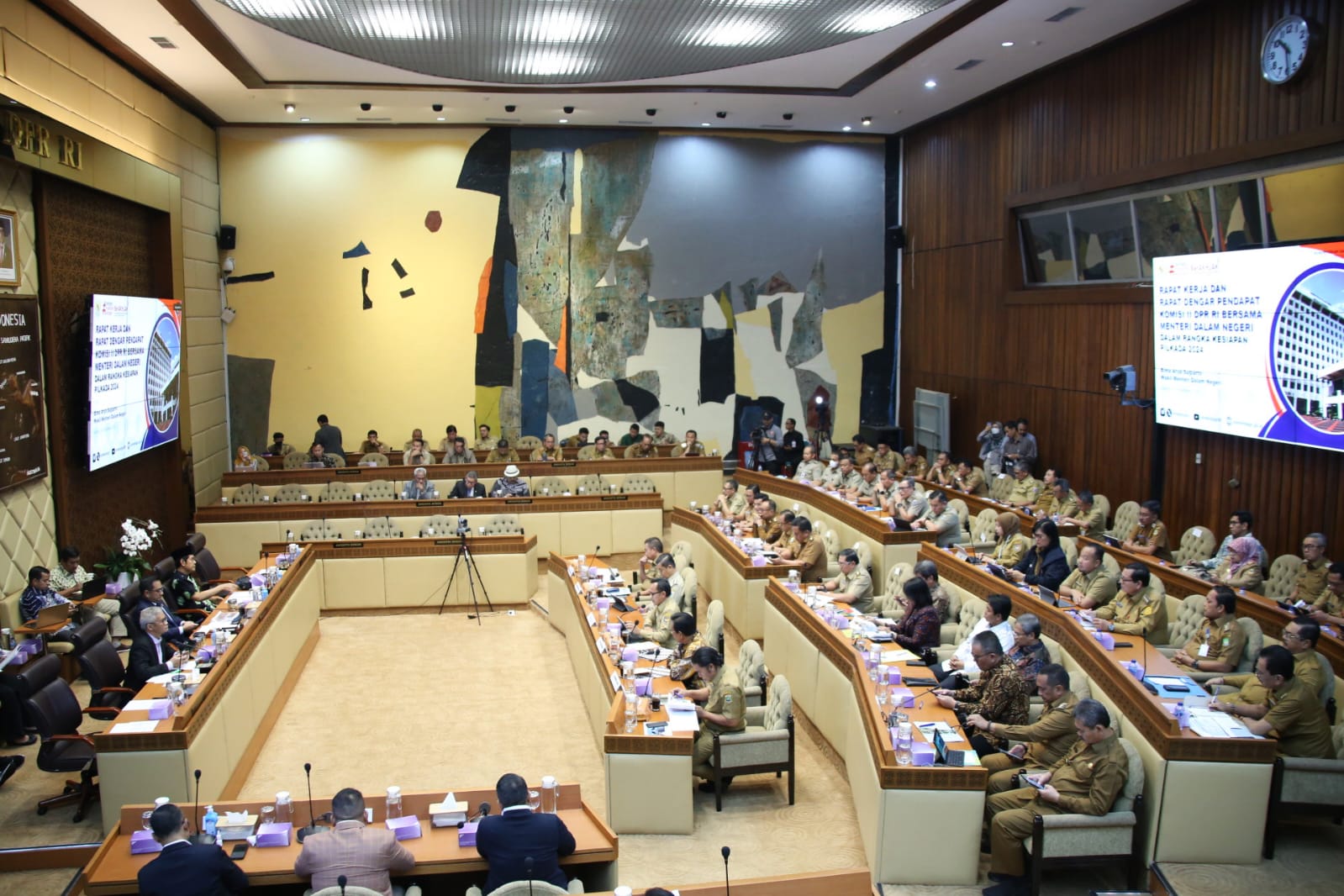 Hadiri Raker Komisi II DPR RI Pemkot Tangerang Siap Wujudkan Pilkada Aman dan Kondusifq